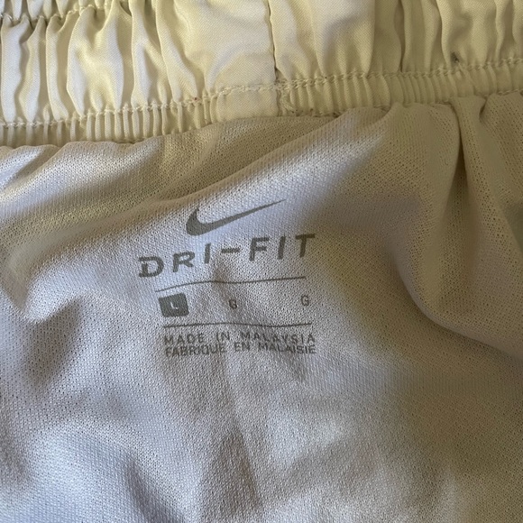 Nike Women Short L - Picture 2 of 2